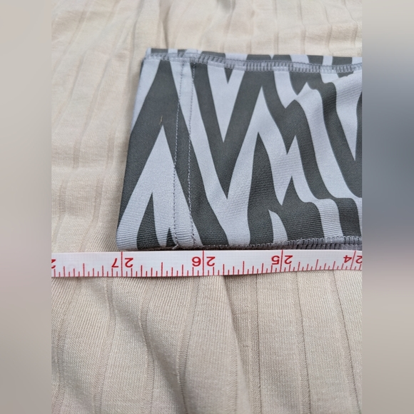 Nike Women's All Over Print AOP Striped Leggings Small Gray - Picture 9 of 9